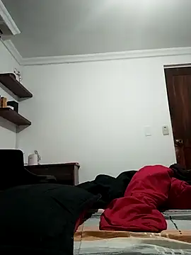 Snapshot of sophiasleepy1 chatting on 11-20-25, 01:44 sophiasleepy1 online show from 11-20-25, 01:44