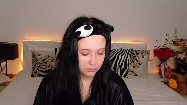 Felicia Herceg online show from 10-31-25, 07:15