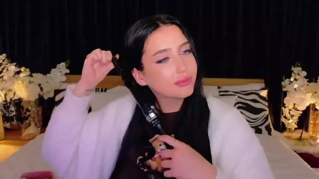 Felicia Herceg online show from 11-28-25, 12:57