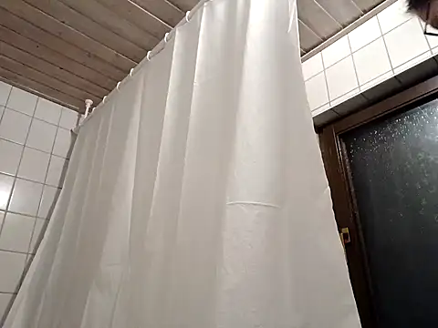 Snapshot of Cassy-Bloom chatting on 02-11-26, 12:04 Cassy-Bloom online show from 02-11-26, 12:04