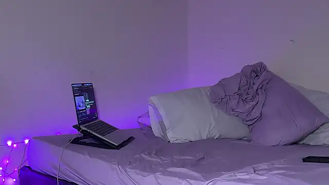 Snapshot of Dulce765b chatting on 02-28-26, 02:12 Dulce765b online show from 02-28-26, 02:12