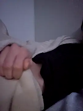 4idin0000 online show from 04-12-26, 03:17