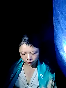 Snapshot of lisa-bae00 chatting on 10-26-25, 10:04 lisa-bae00 online show from 10-26-25, 10:04