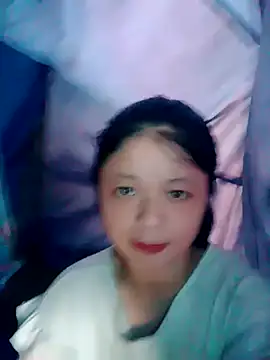 Snapshot of lisa-bae00 chatting on 10-28-25, 10:19 lisa-bae00 online show from 10-28-25, 10:19