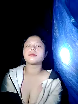 Snapshot of lisa-bae00 chatting on 10-28-25, 10:23 lisa-bae00 online show from 10-28-25, 10:23