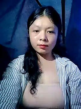 Snapshot of lisa-bae00 chatting on 11-09-25, 10:02 lisa-bae00 online show from 11-09-25, 10:02