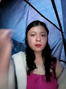 Snapshot of lisa-bae00 chatting on 11-12-25, 10:04 lisa-bae00 online show from 11-12-25, 10:04