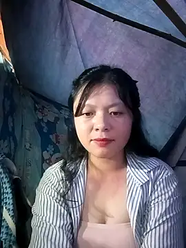 Snapshot of lisa-bae00 chatting on 11-13-25, 10:14 lisa-bae00 online show from 11-13-25, 10:14