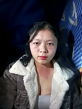 Snapshot of lisa-bae00 chatting on 11-15-25, 10:37 lisa-bae00 online show from 11-15-25, 10:37