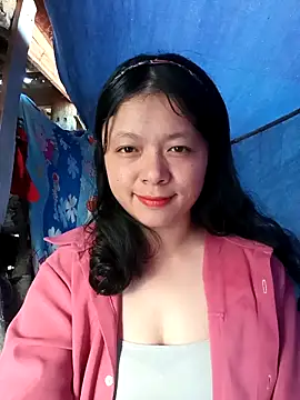 Snapshot of lisa-bae00 chatting on 11-23-25, 12:21 lisa-bae00 online show from 11-23-25, 12:21