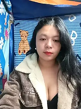 Snapshot of lisa-bae00 chatting on 12-13-25, 11:32 lisa-bae00 online show from 12-13-25, 11:32