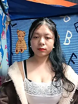 Snapshot of lisa-bae00 chatting on 12-14-25, 12:21 lisa-bae00 online show from 12-14-25, 12:21