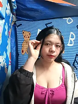 Snapshot of lisa-bae00 chatting on 12-16-25, 12:21 lisa-bae00 online show from 12-16-25, 12:21