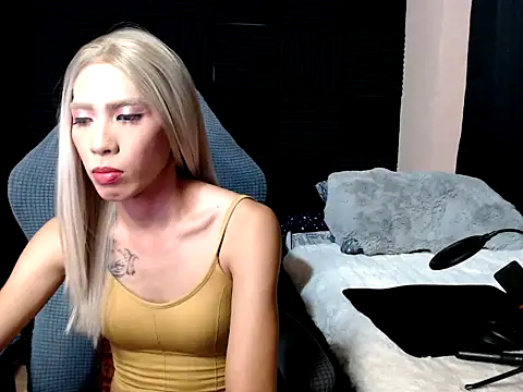 Snapshot of VictoriaAsianMistress chatting on 04-06-26, 03:57 VictoriaAsianMistress online show from 04-06-26, 03:57