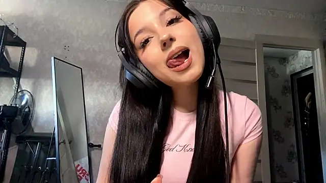 TashiaCassln online show from 10-22-25, 07:52