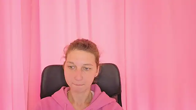 CuteEllii online show from 10-24-25, 10:11