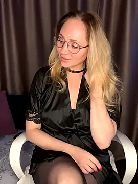 Drink me all up online show from 11-17-25, 09:42