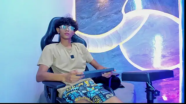 Sex Boy 33  online show from 10-25-25, 04:31
