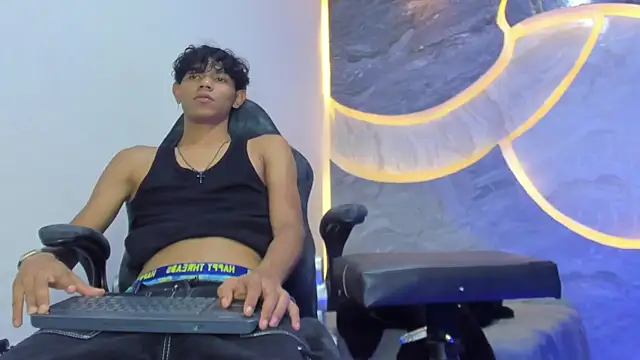 Sex Boy 33  online show from 11-14-25, 03:49