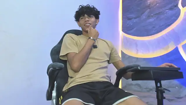 Sex Boy 33  online show from 11-21-25, 04:33