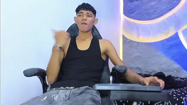 Sex Boy 33  online show from 12-14-25, 06:30