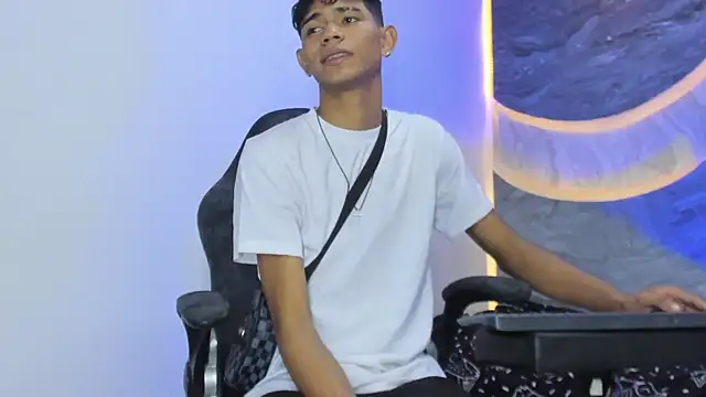 Sex Boy 33  online show from 12-19-25, 06:20