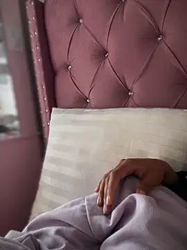 Violeet-Smith online show from 04-19-26, 06:10