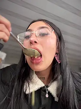 Violeet-Smith online show from 04-23-26, 08:11