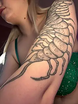 HugeBoobsAlice online show from 01-07-26, 05:21