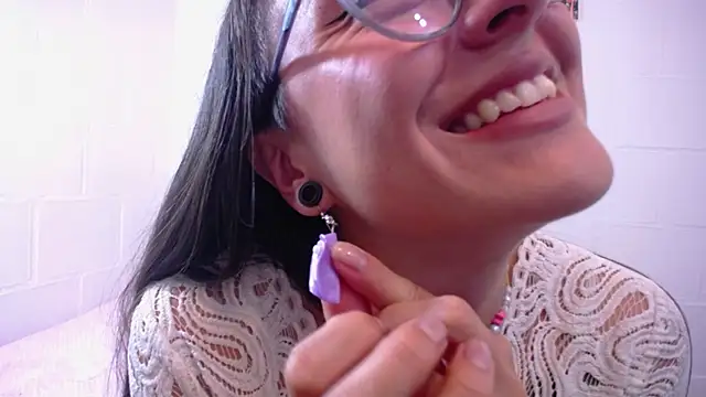 Snapshot of _IR1S_ chatting on 10-27-25, 11:31 IR1S online show from 10-27-25, 11:31