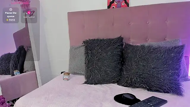 Snapshot of _IR1S_ chatting on 11-03-25, 09:38 IR1S online show from 11-03-25, 09:38