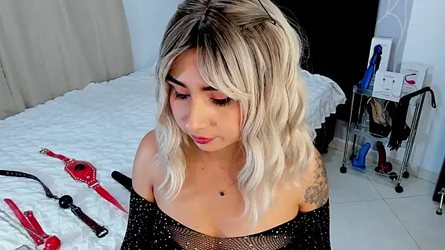 Emilyvalk  online show from 02-04-26, 03:51