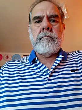 Snapshot of pena633 chatting on 05-20-26, 12:11 pena633 online show from 05-20-26, 12:11