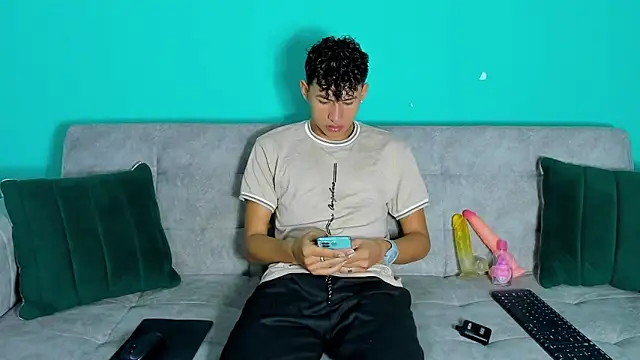 Nicolas Torres  online show from 11-25-25, 06:24