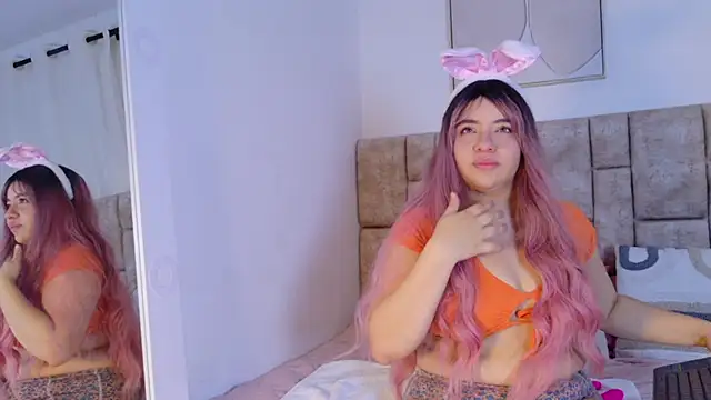 Snapshot of Karina_Wong chatting on 11-26-25, 09:16 Karina Wong online show from 11-26-25, 09:16