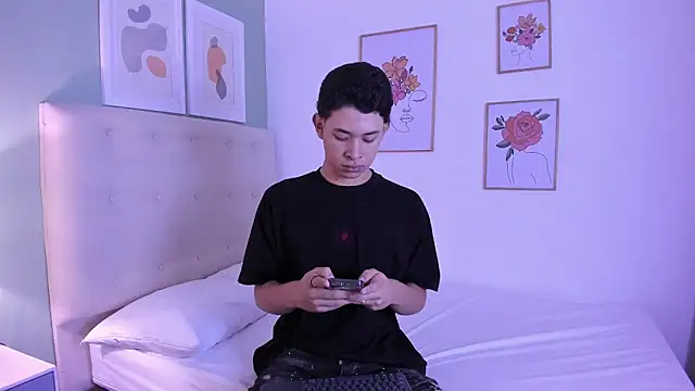 ApoloRicci online show from 12-14-25, 07:29