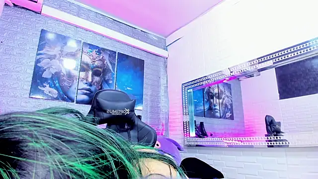 Jennfer Winson online show from 12-22-25, 08:17