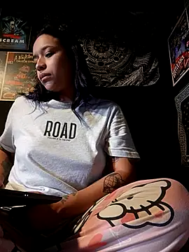 Isis Bathory online show from 11-14-25, 03:33