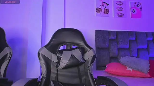 kittymonroe1 online show from 04-25-26, 06:27