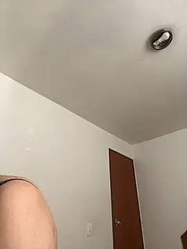 Snapshot of Selena_Roa chatting on 11-22-25, 04:17 Selena Roa online show from 11-22-25, 04:17