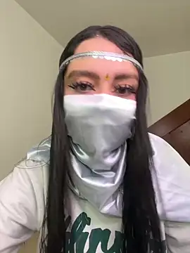 Snapshot of Selena_Roa chatting on 12-02-25, 02:45 Selena Roa online show from 12-02-25, 02:45