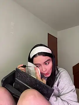 Snapshot of Selena_Roa chatting on 12-14-25, 12:38 Selena Roa online show from 12-14-25, 12:38