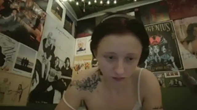 kutekiwi online show from 12-21-25, 05:25