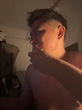 Snapshot of VERGALARGA120 chatting on 10-22-25, 06:24 VERGALARGA120 online show from 10-22-25, 06:24