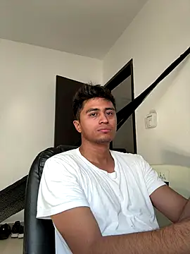 Snapshot of VERGALARGA120 chatting on 12-14-25, 05:40 VERGALARGA120 online show from 12-14-25, 05:40