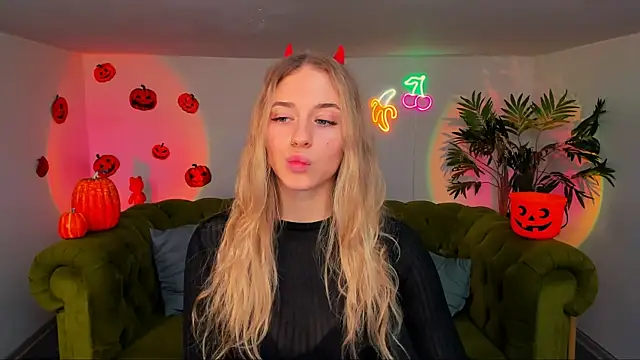 sassy cutie online show from 10-29-25, 06:37