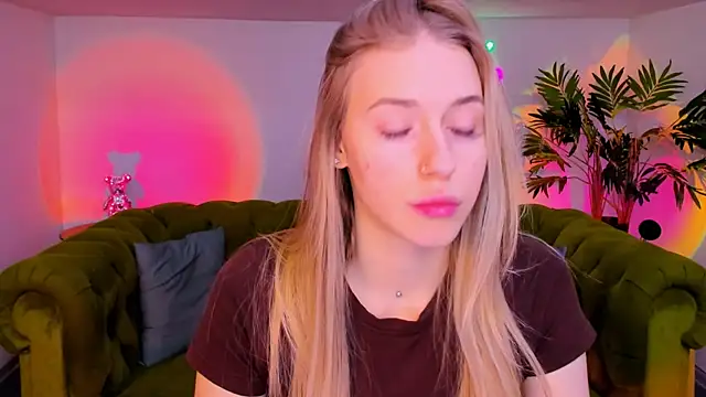 sassy cutie online show from 11-18-25, 06:07