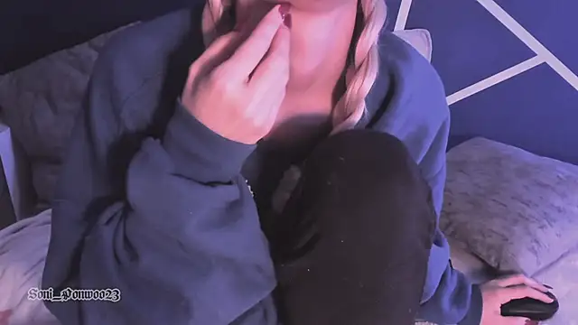 soni ponwoo online show from 04-26-26, 07:17