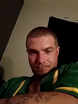 Snapshot of DadDDick925 chatting on 10-21-25, 09:43 DadDDick925 online show from 10-21-25, 09:43