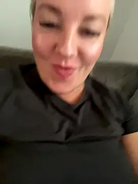 Snapshot of Jenna-LeeXX chatting on 11-08-25, 03:01 Jenna-LeeXX online show from 11-08-25, 03:01